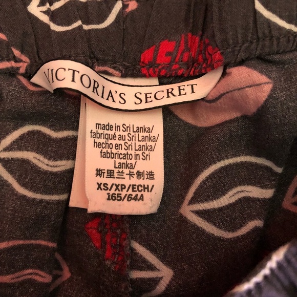 Victoria’s Secret Lip Print Pajama Pants - Picture 5 of 5